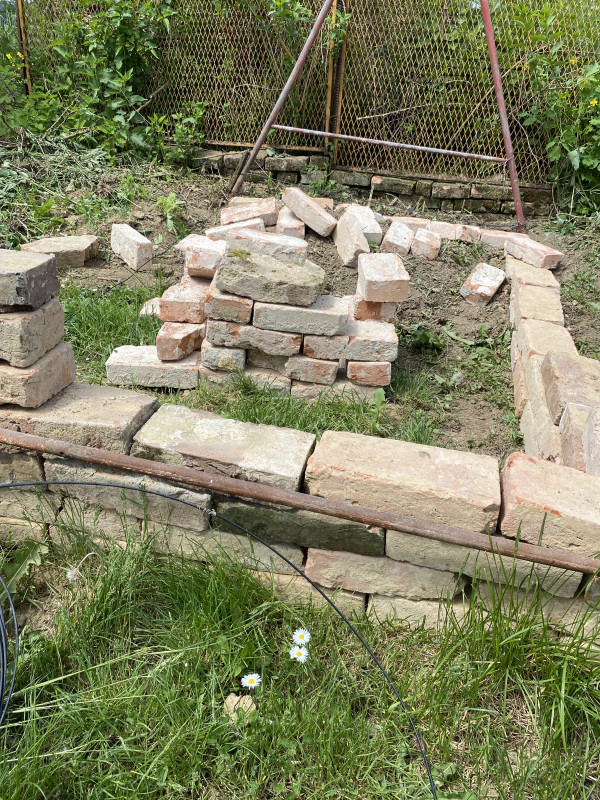 De “raised bed” in wording