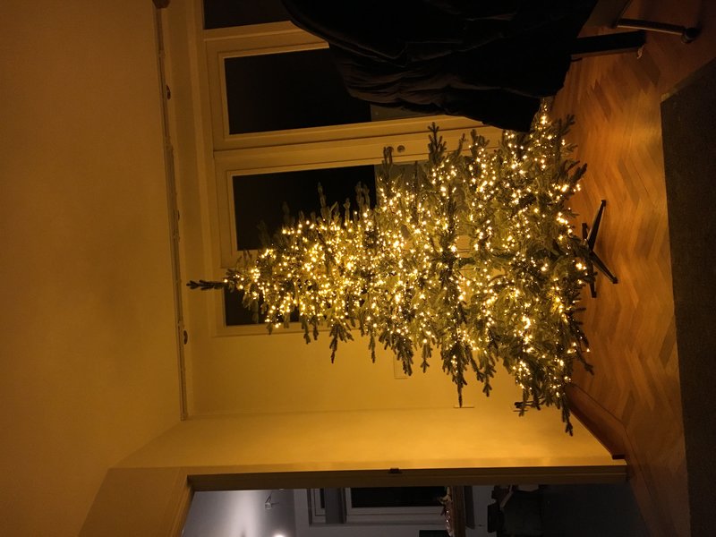 Oude lampjes eruit. Nieuwe erin. Nu nog de ballen.
