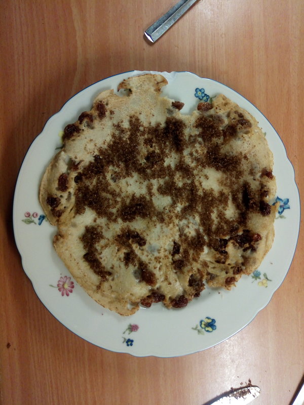 Voor mij met rozijnen en bruine suiker. Als ik dan toch koolhydraten eet, dan maar goed!