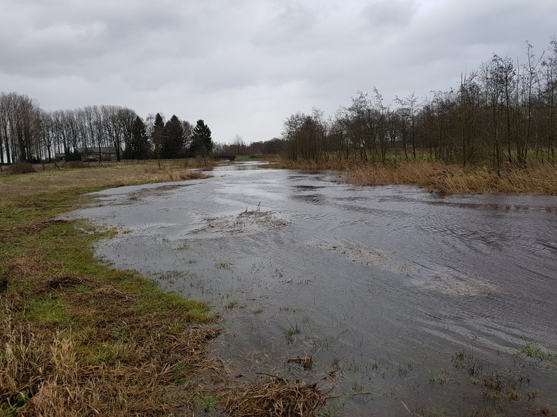 Wandelen langs de beek kan vandaag niet